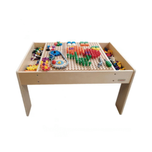 Drewniany stół edukacyjny