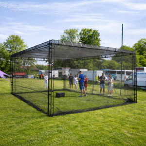 Loty dronem w klatce